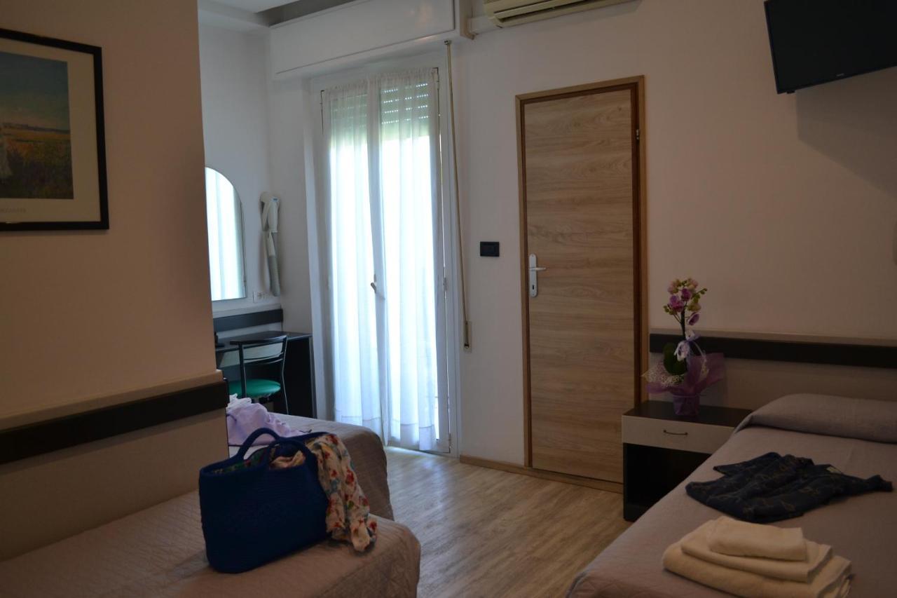 Hotel Tre Stelle Rimini Luaran gambar